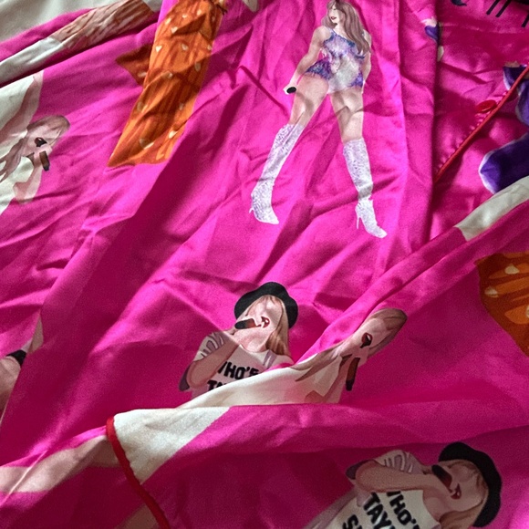Silk Taylor Swift Pajamas - Picture 6 of 6